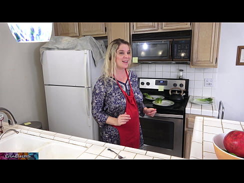 ❤️ A madrasta o ordenha na cozinha antes de sua data ❤️ Porno russo em nós pt-br.tuberxxx.ru ﹏